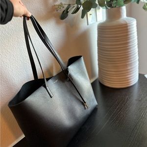 Beautiful condition Yves Saint Laurent Leather Tote YSL